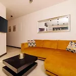 Lakefront In 55030 Apartment