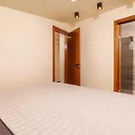 アパート Lakefront In 55030 ツリクヴェニツァ