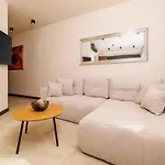 Lakefront In 55030 Apartment *